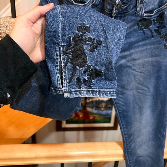 Dark Wash Flora Embroidered Lolita skinny jeans - Picture 9 of 9